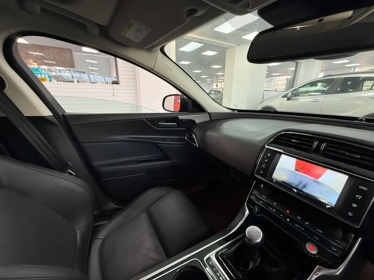 2016-jaguar-xe-20d-portfolio-163ps-big-46
