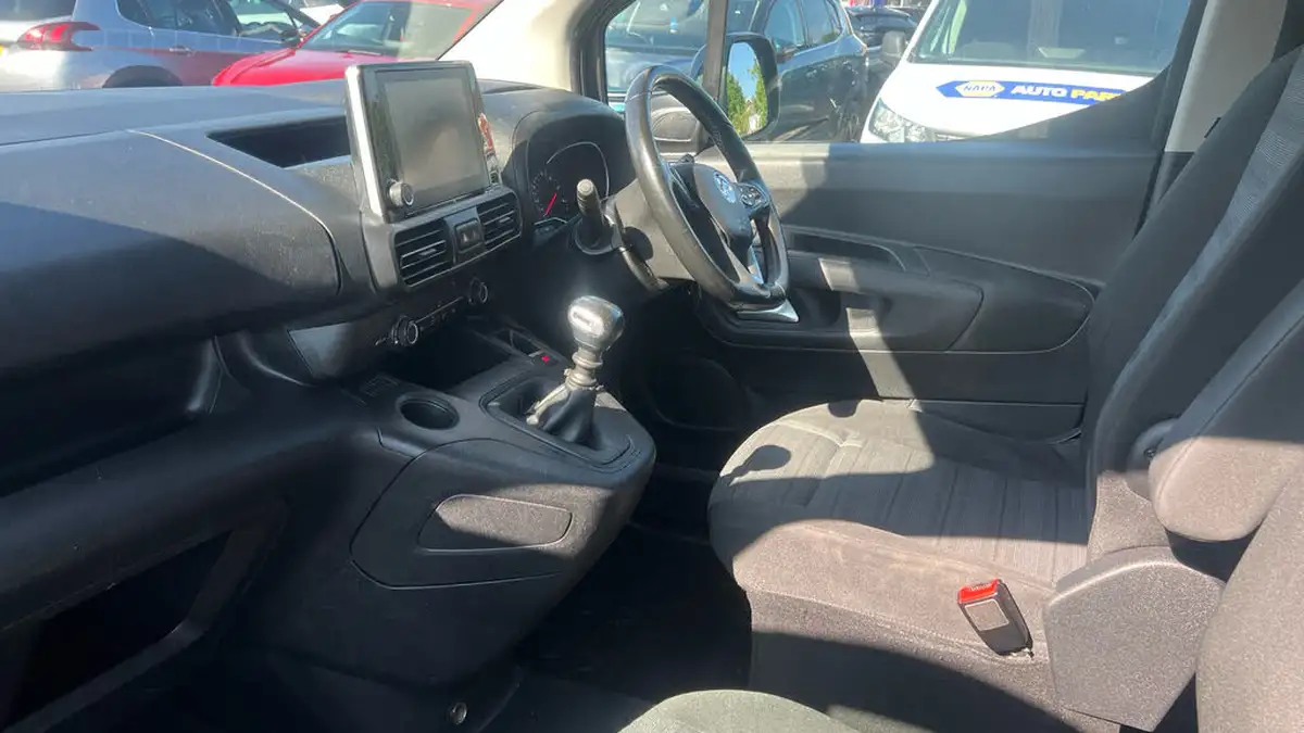 2021-vauxhall-combo-life-15-se-100ps-big-11
