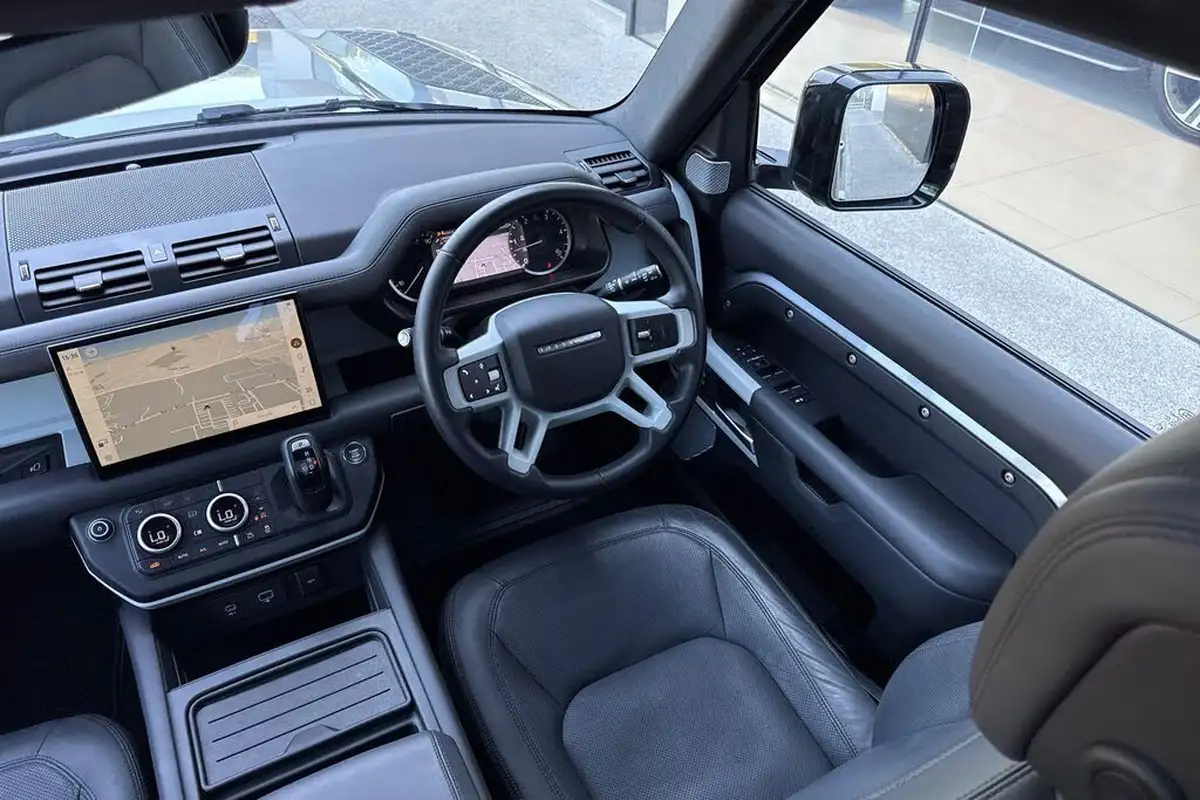 2023-land-rover-110-defender-30-d300-hse-big-31