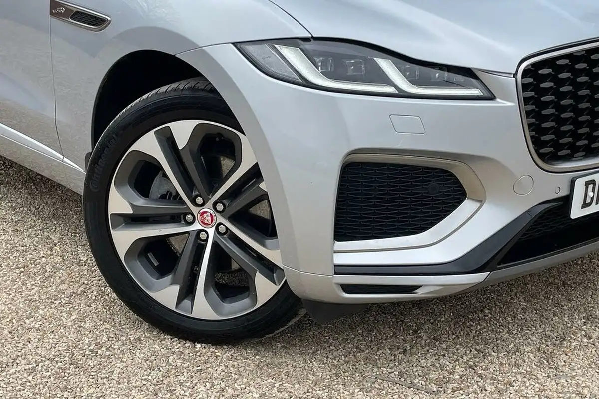 2022-jaguar-f-pace-20-d200-r-dynamic-hse-big-5