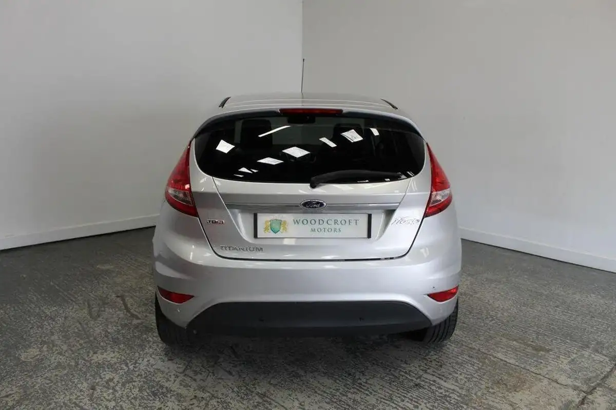 2011-ford-fiesta-16td-titanium-dpf-5d-big-13
