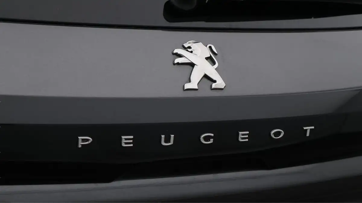 2023-peugeot-208-12-puretech-allure-premium-130ps-eat8-big-35