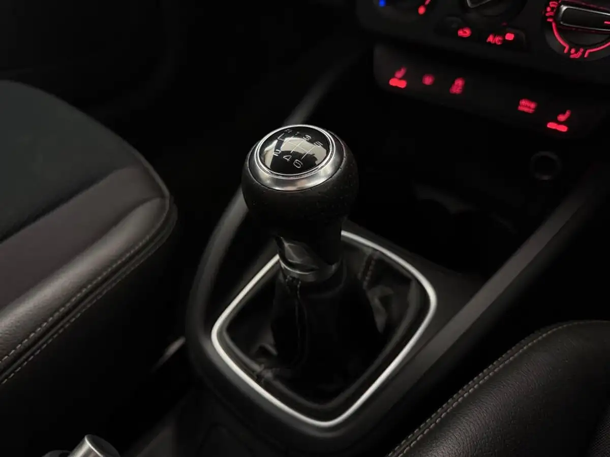 2015-audi-a1-14-s-line-125ps-ss-hatchback-3d-1395cc-big-38