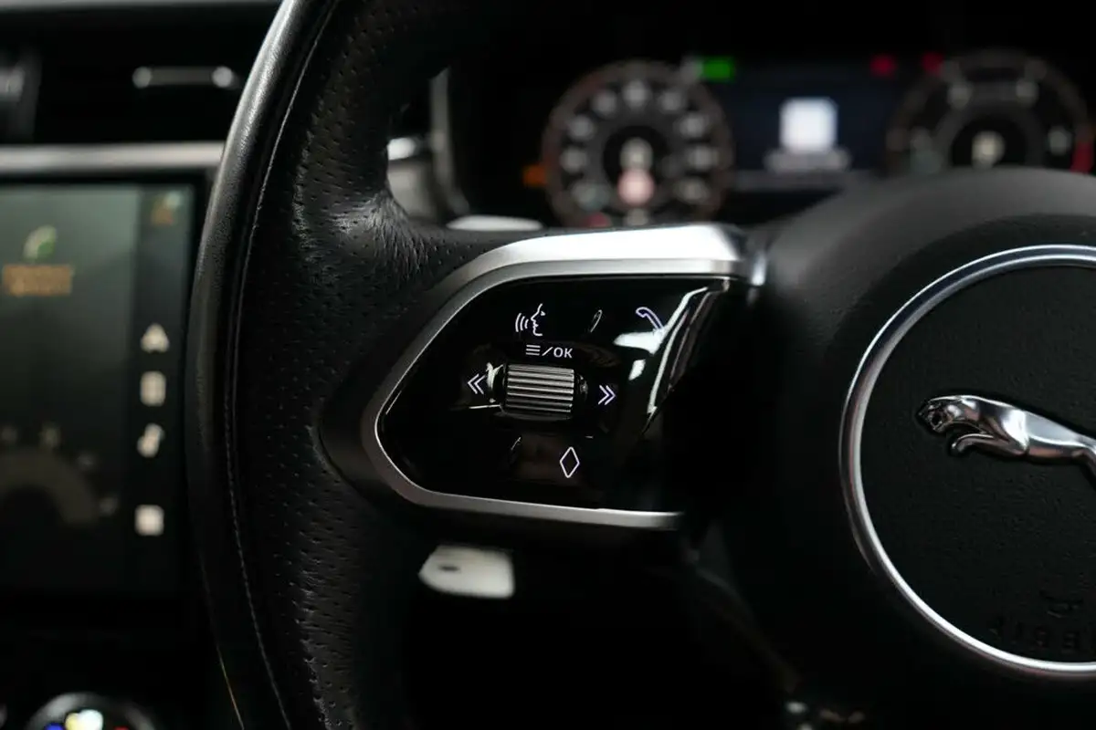 2021-jaguar-f-pace-30-d300-r-dynamic-se-mhev-big-40