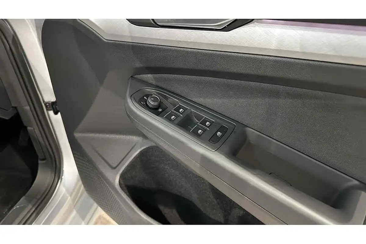 2022-volkswagen-golf-20tdi-life-hatchback-big-27
