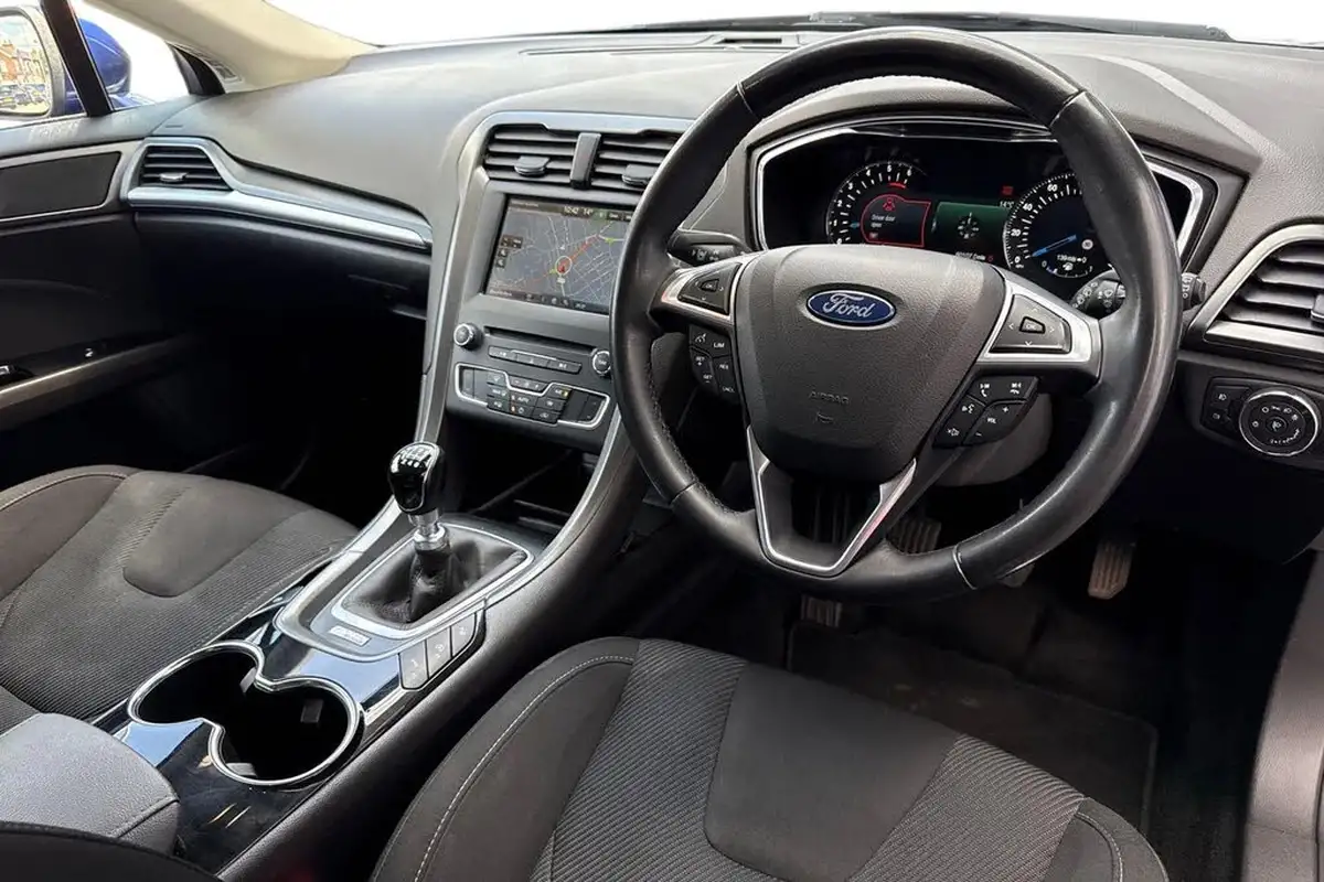 2016-ford-mondeo-20tdci-titanium-180ps-hatchback-big-17