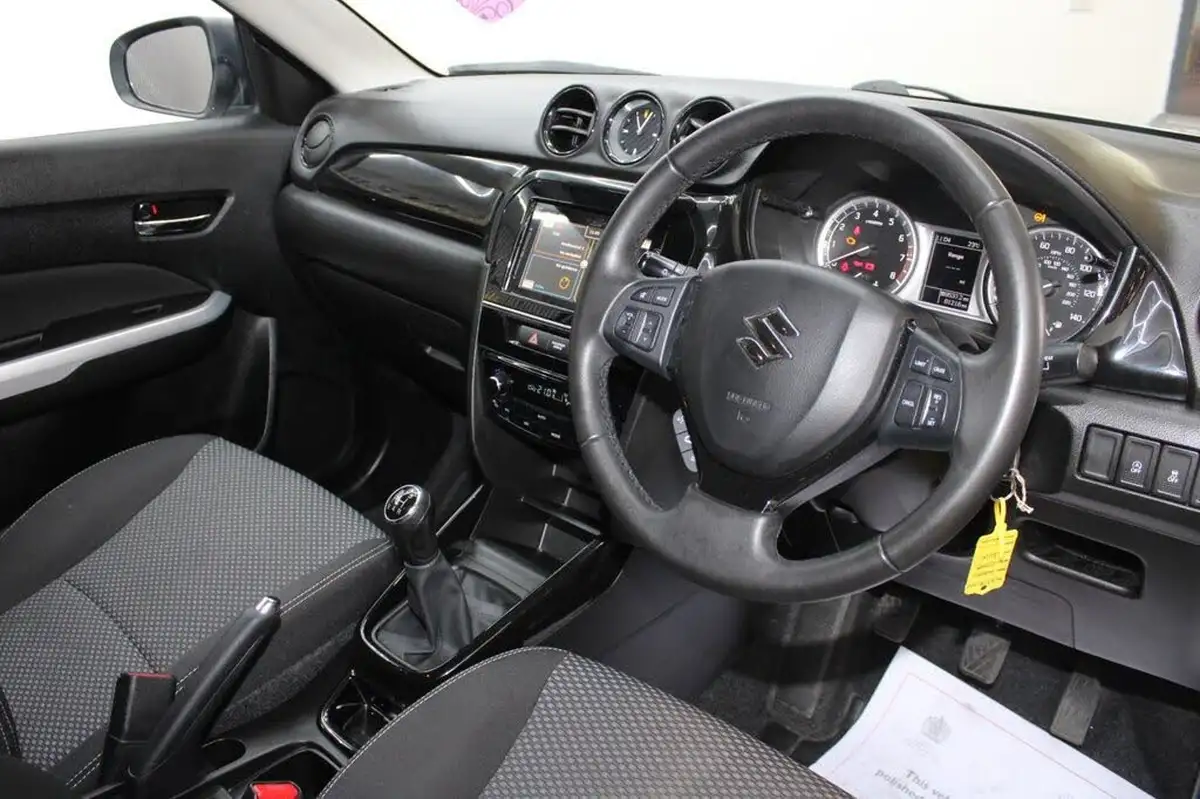 2018-suzuki-vitara-16-kuro-big-14