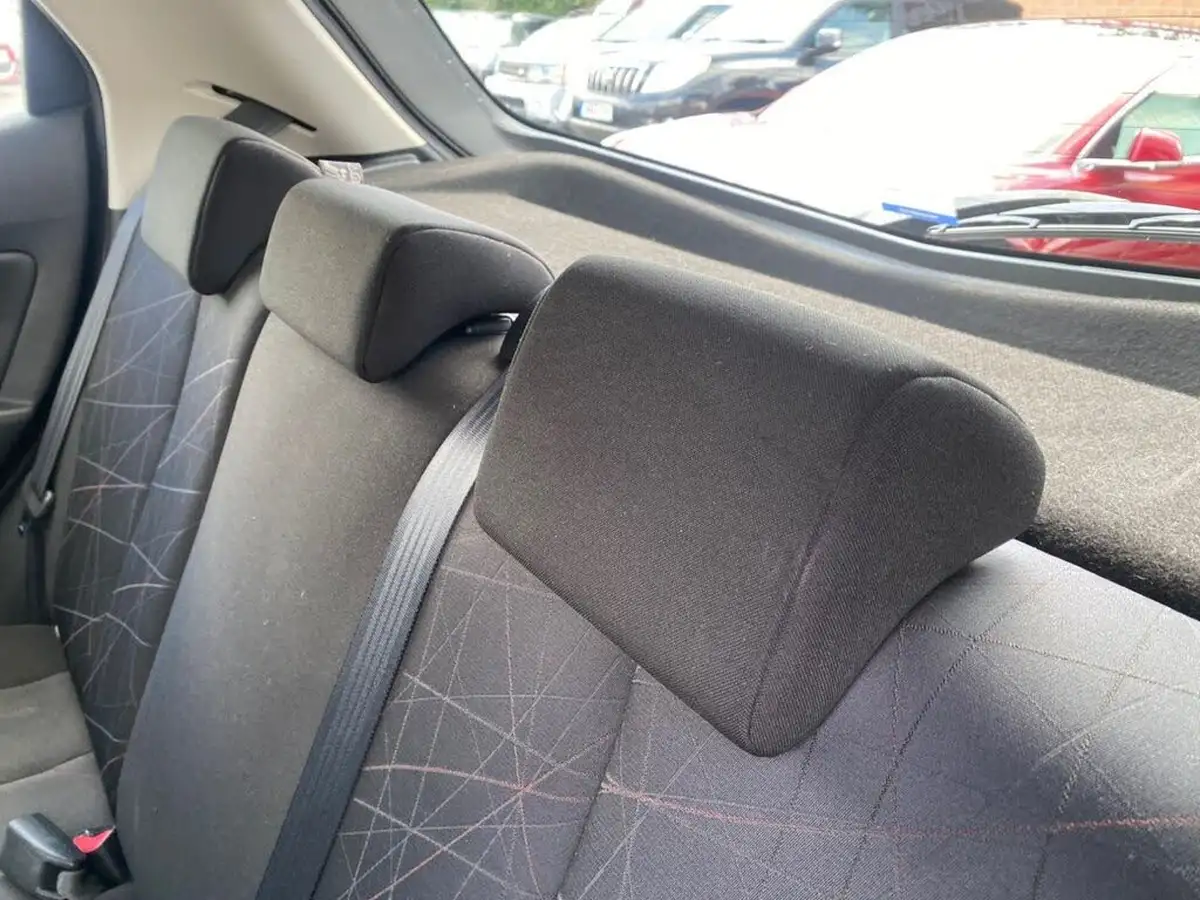 2012-mazda-mazda2-15-ts2-big-22