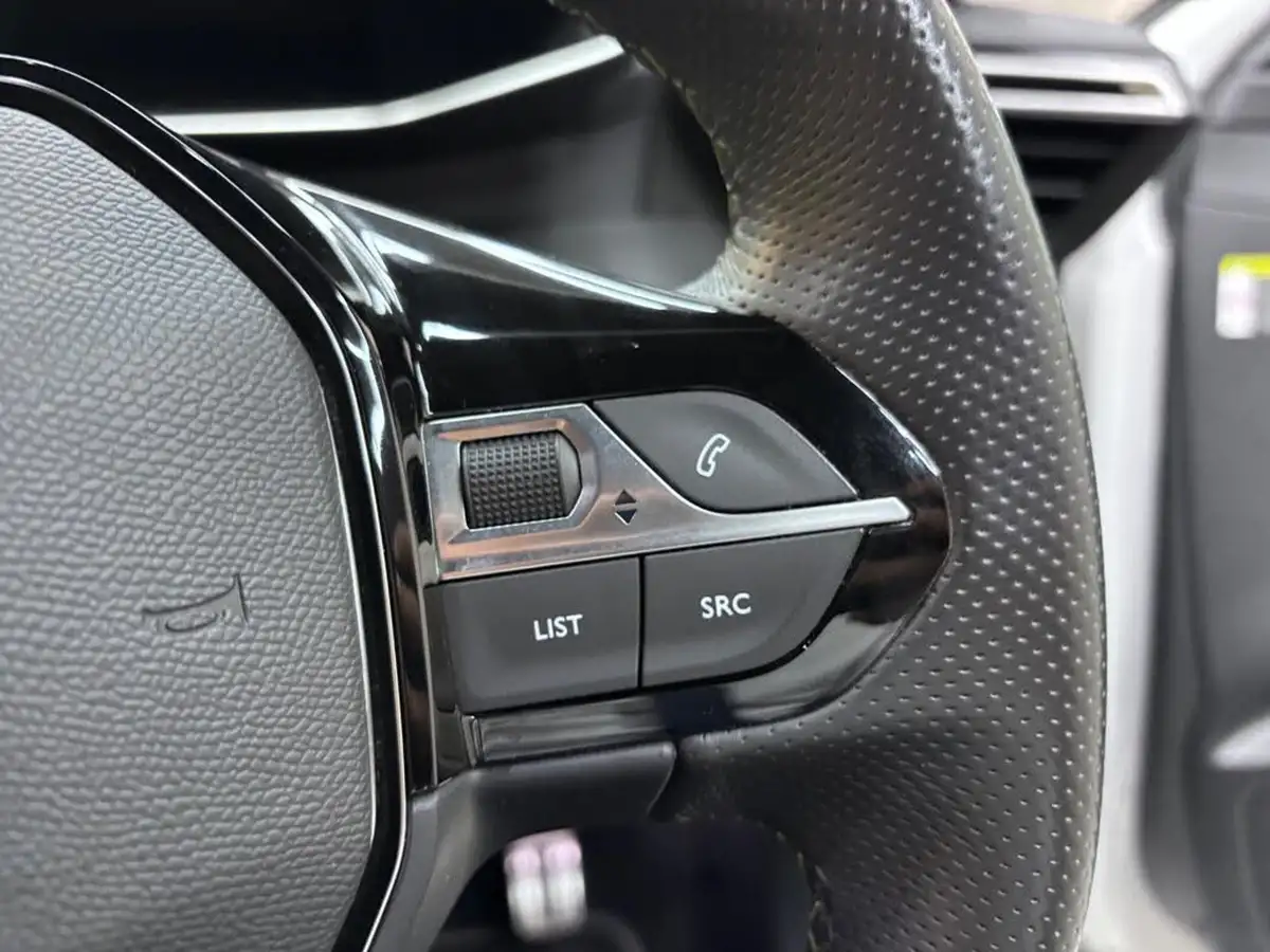2022-peugeot-208-12-puretech-gt-100ps-big-34