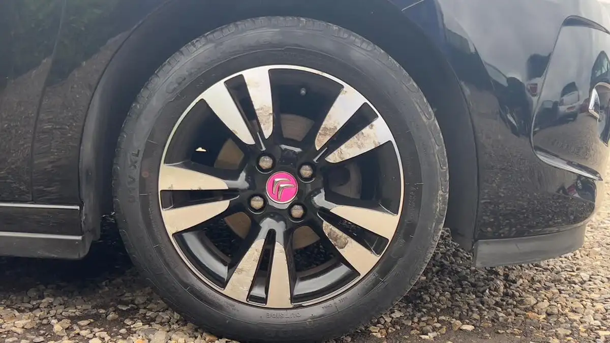 2014-citroen-ds3-16-dstyle-pink-big-6