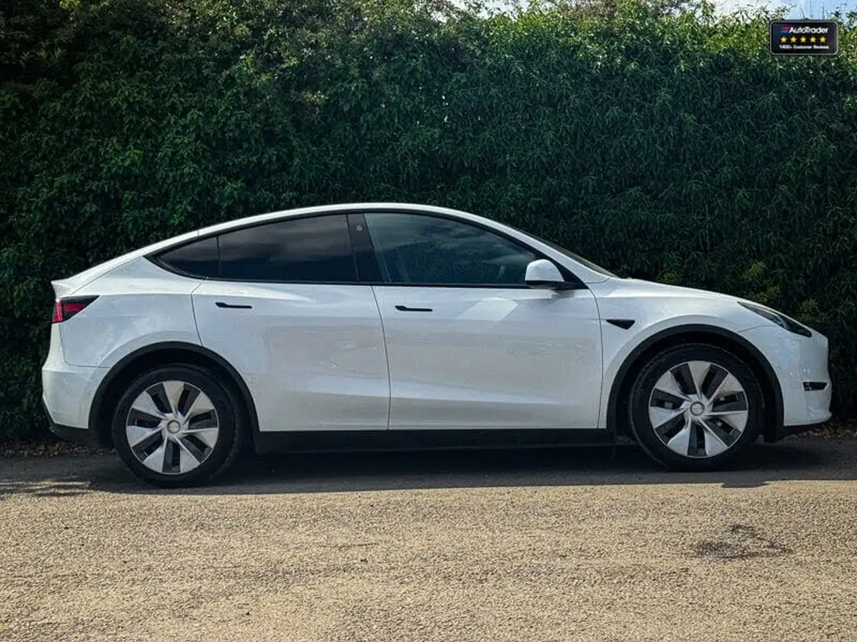 2022-tesla-model-y-e-long-range-big-3