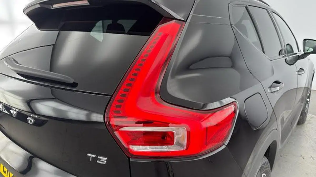 2022-volvo-xc40-15-t3-r-design-auto-big-29