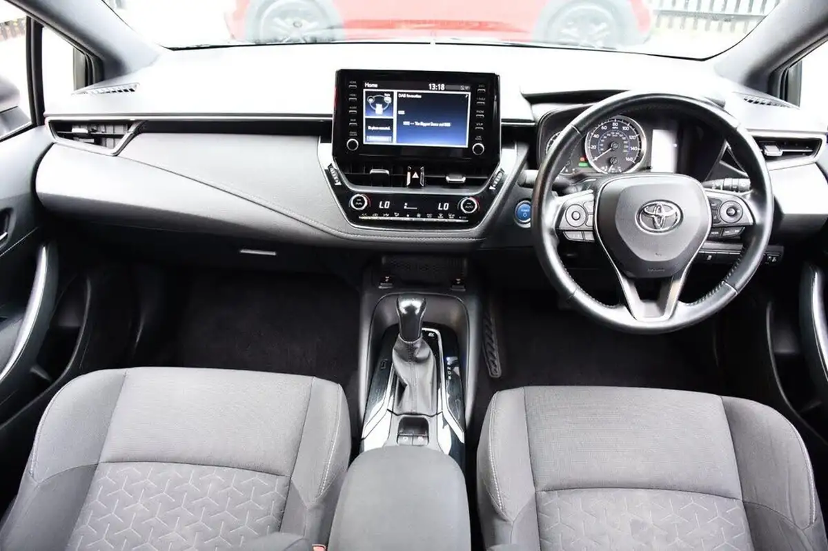 2020-toyota-corolla-18-vvt-i-icon-spare-wheel-touring-sports-5d-big-11