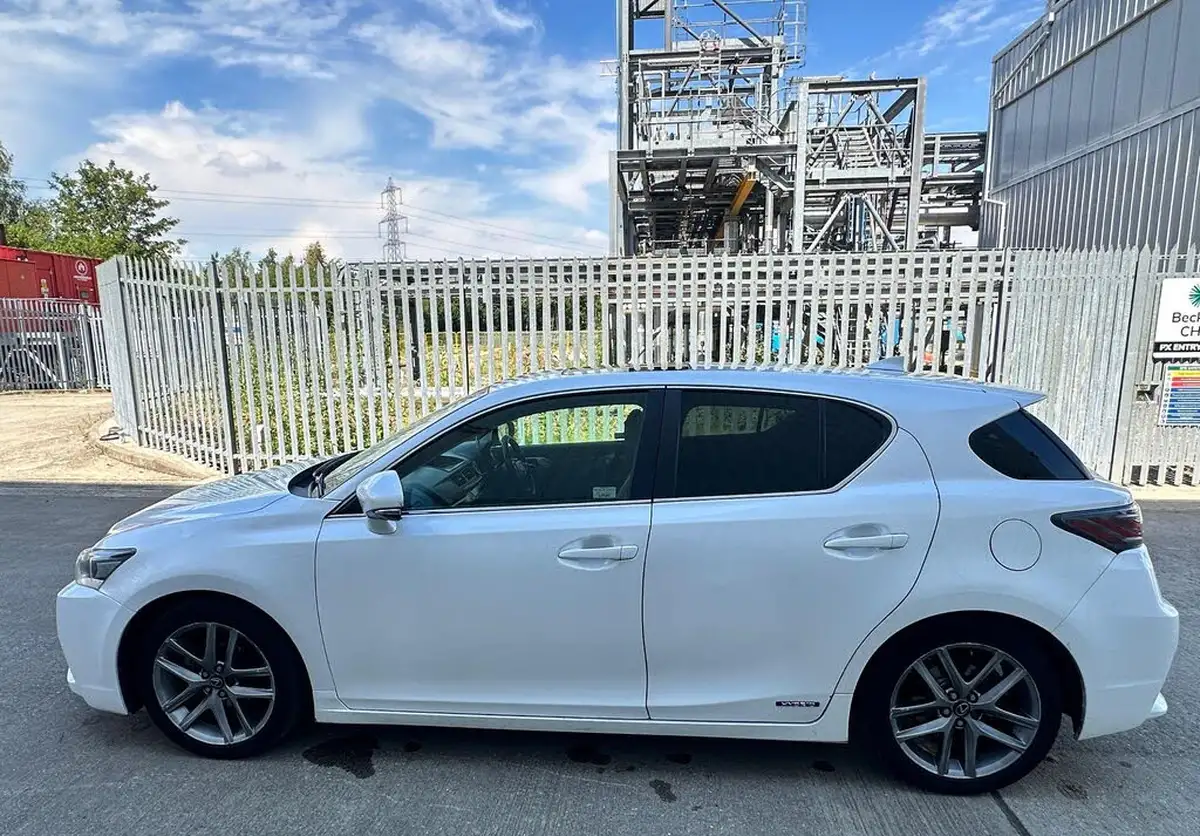 2016-lexus-ct-200h-18-advance-plus-big-8