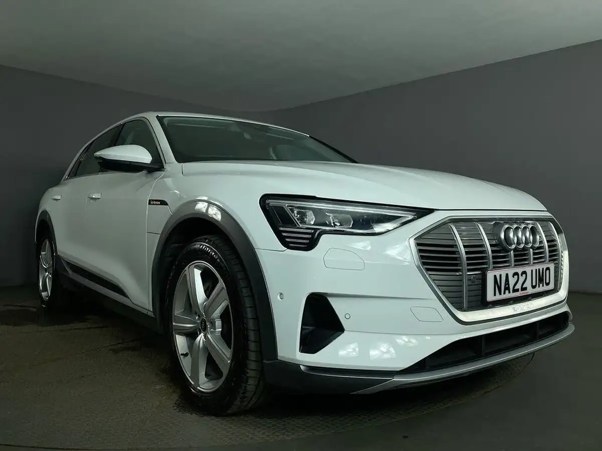 2022-audi-e-tron-55e-technik-station-wagon-big-10