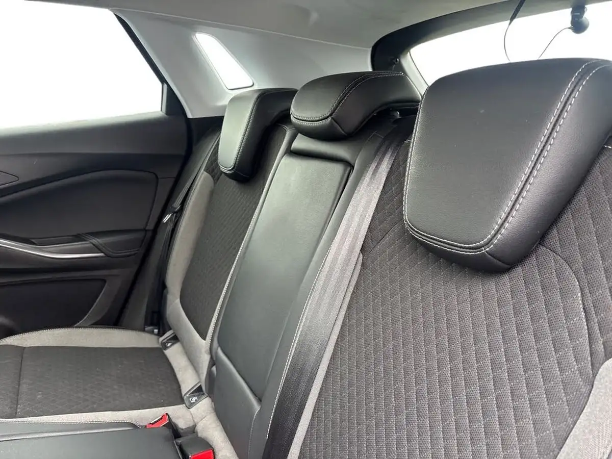 2020-vauxhall-grandland-x-12-sri-nav-big-9