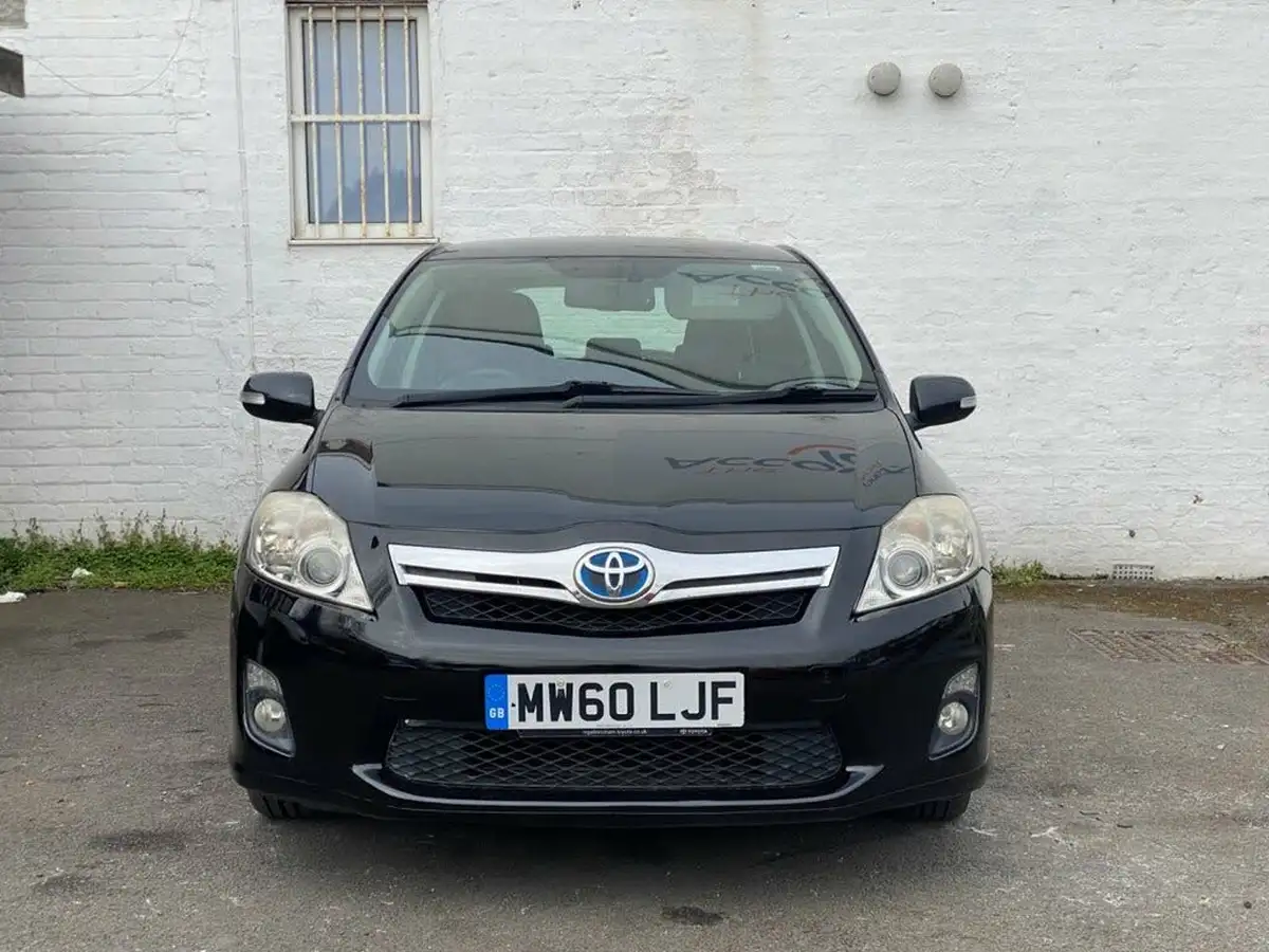 2011-toyota-auris-18-vvt-i-hsd-t-spirit-1798cc-big-2