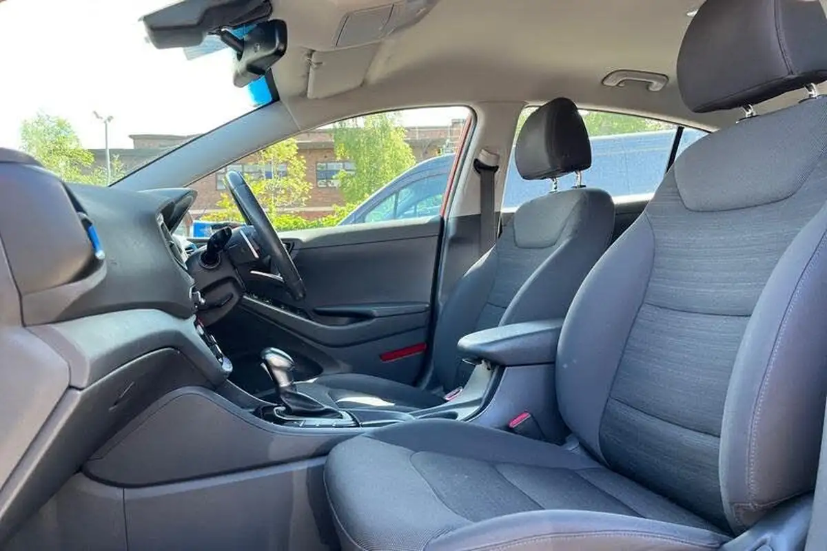 2018-hyundai-ioniq-16-gdi-premium-hybrid-big-18