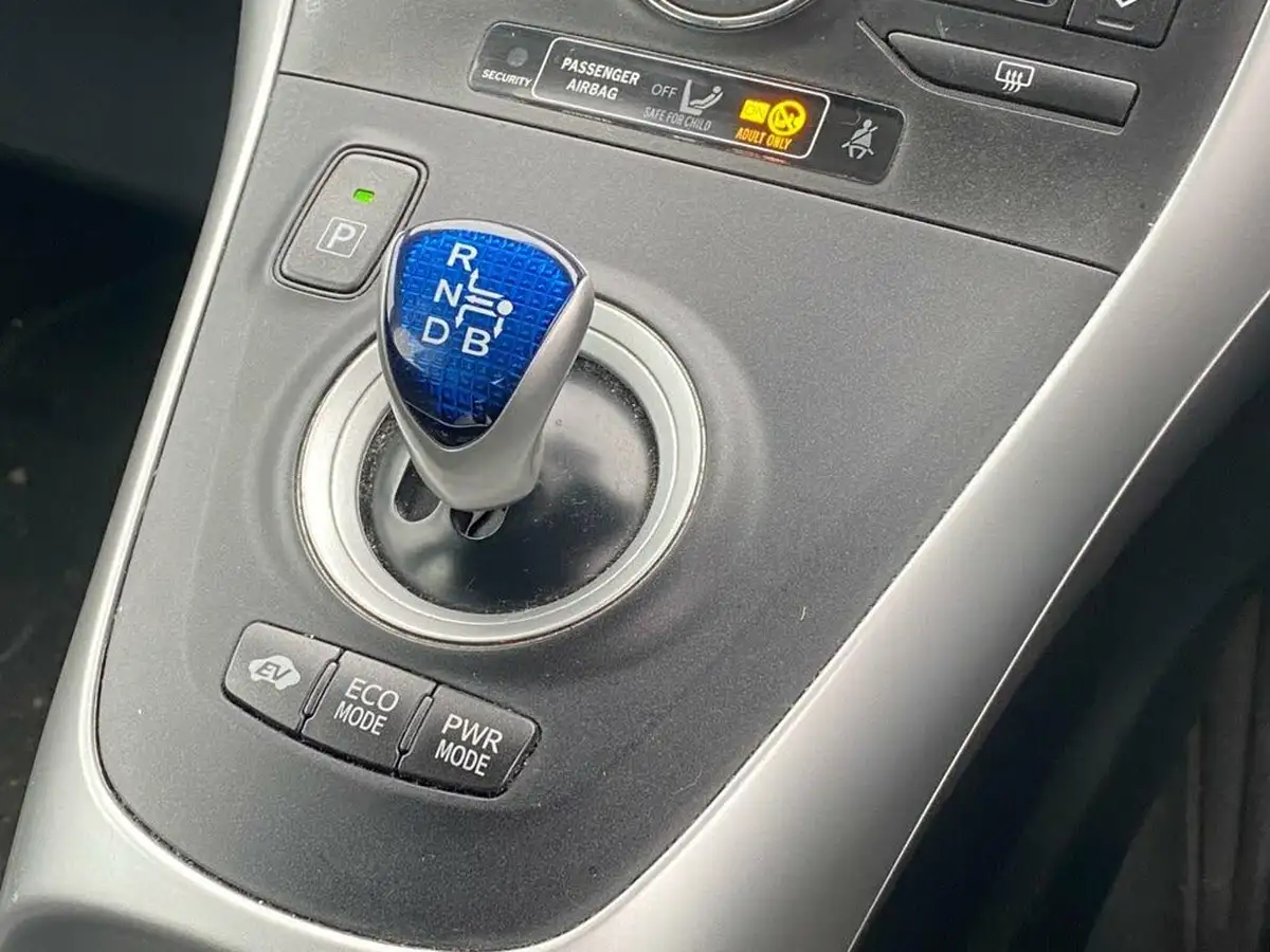 2011-toyota-auris-18-vvt-i-hsd-t-spirit-1798cc-big-26