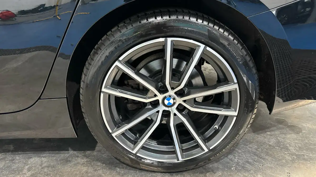 2021-bmw-3-series-20td-320d-sport-touring-5d-big-38