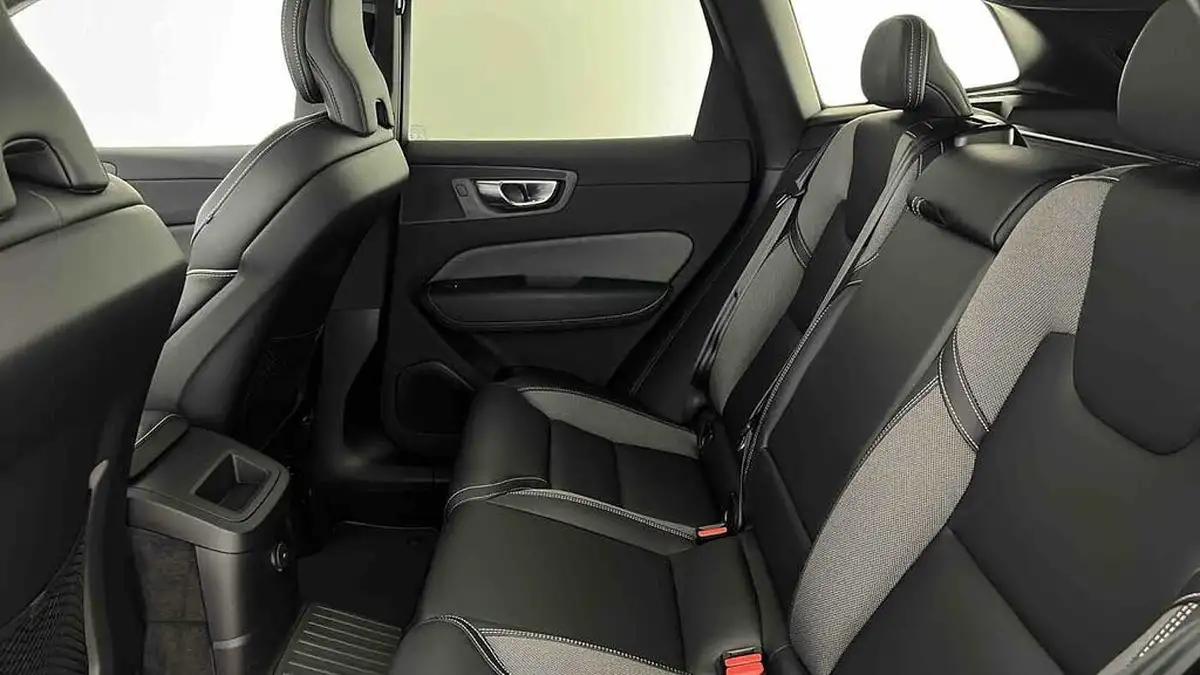 2022-volvo-xc60-20-t6-r-design-350bhp-plug-in-hybrid-big-10