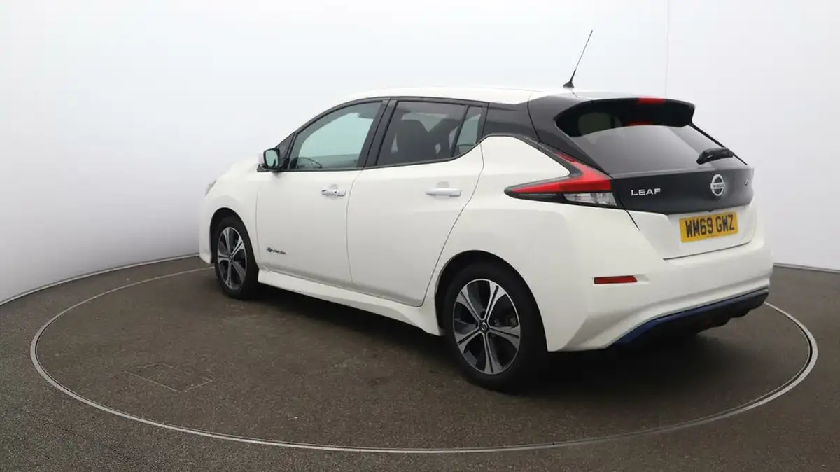 2020-nissan-leaf-e-tekna-big-55