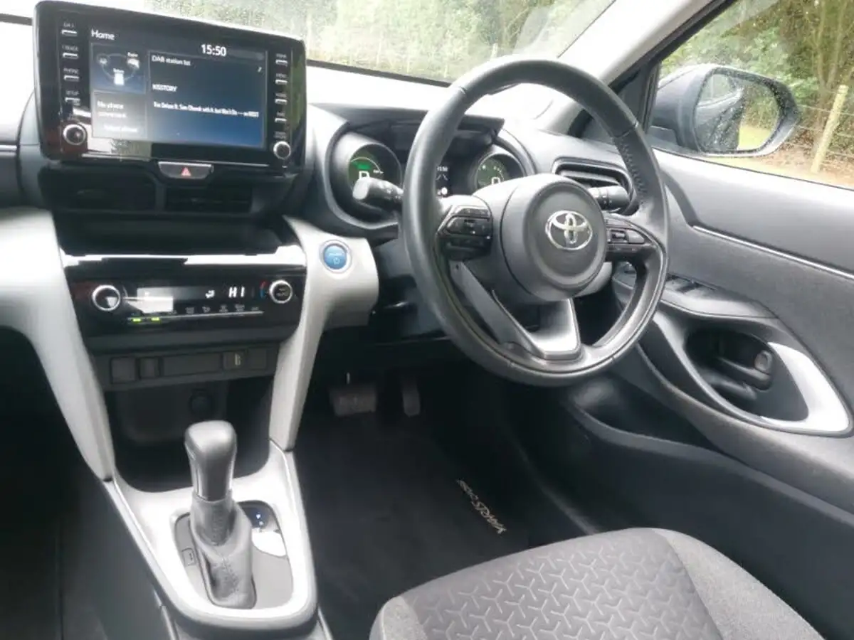2022-toyota-yaris-cross-15-vvt-i-icon-big-10