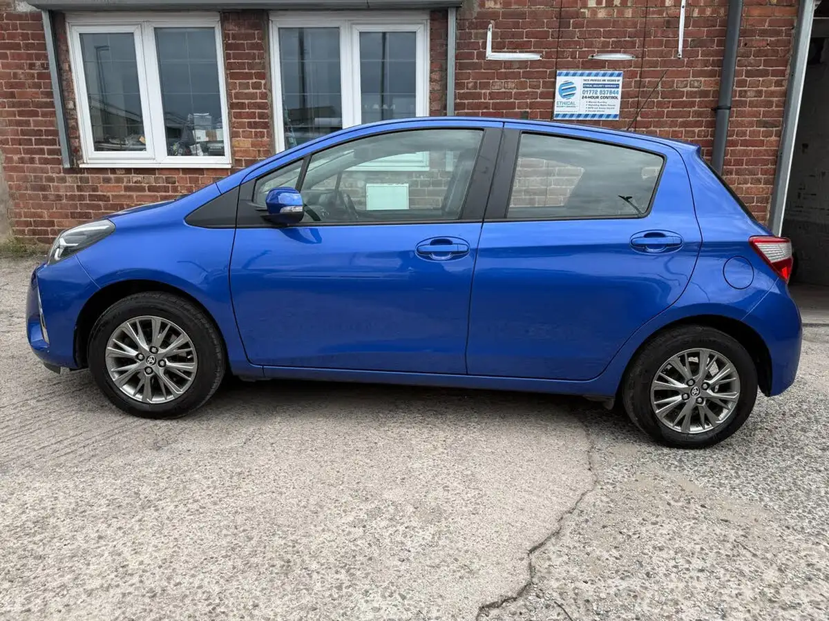 2018-toyota-yaris-15-vvt-i-icon-navi-big-3