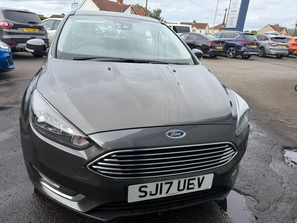 2017-ford-focus-10t-titanium-100ps-hatchback-big-2