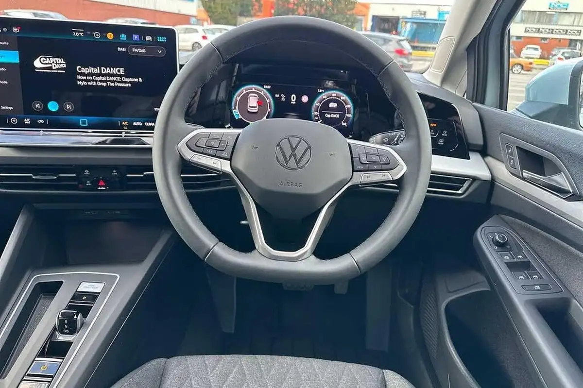 2025-volkswagen-golf-15-etsi-match-big-13