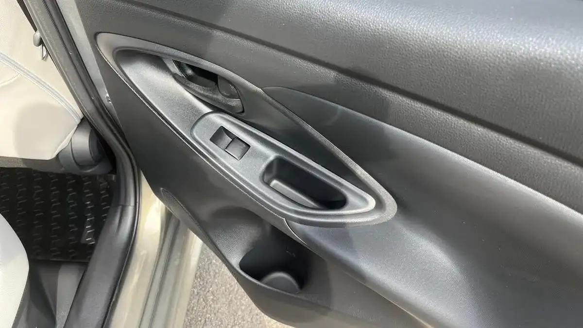 2023-toyota-yaris-15-vvt-i-excel-big-26