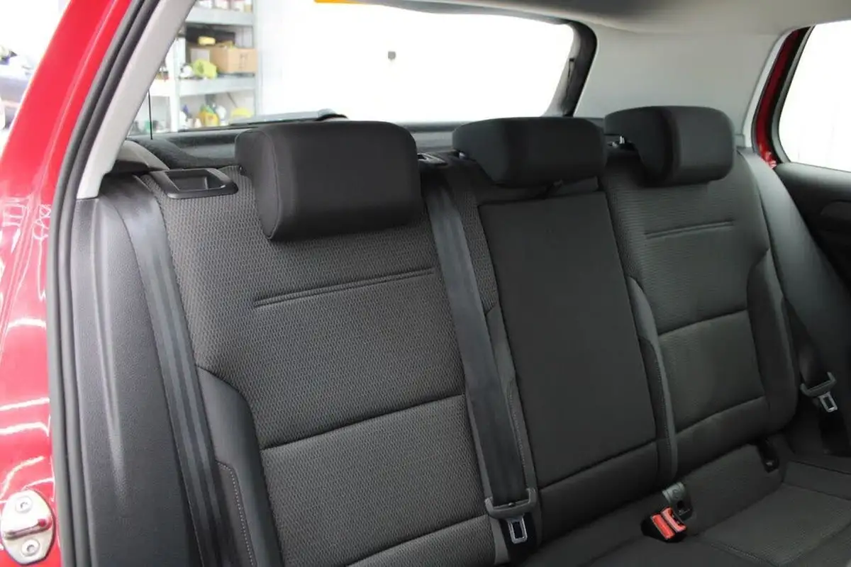 2018-volkswagen-golf-16tdi-se-nav-ss-hatchback-5d-big-21