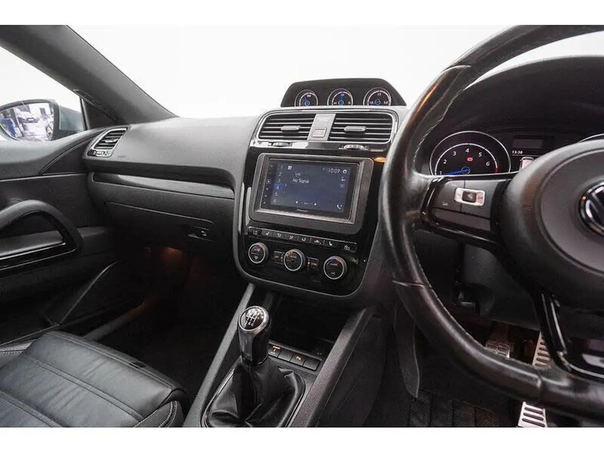 2017-volkswagen-scirocco-20-tsi-r-bmt-big-30