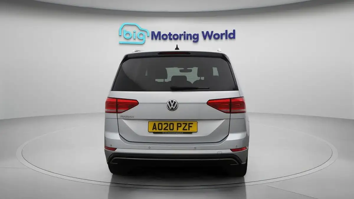 2020-volkswagen-touran-15-tsi-r-line-big-6