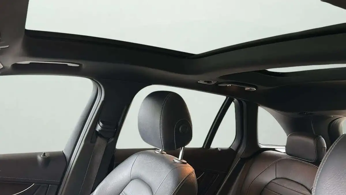 2021-mercedes-benz-glc-class-20d-glc300d-amg-line-premium-plus-245ps-station-wagon-5d-big-47