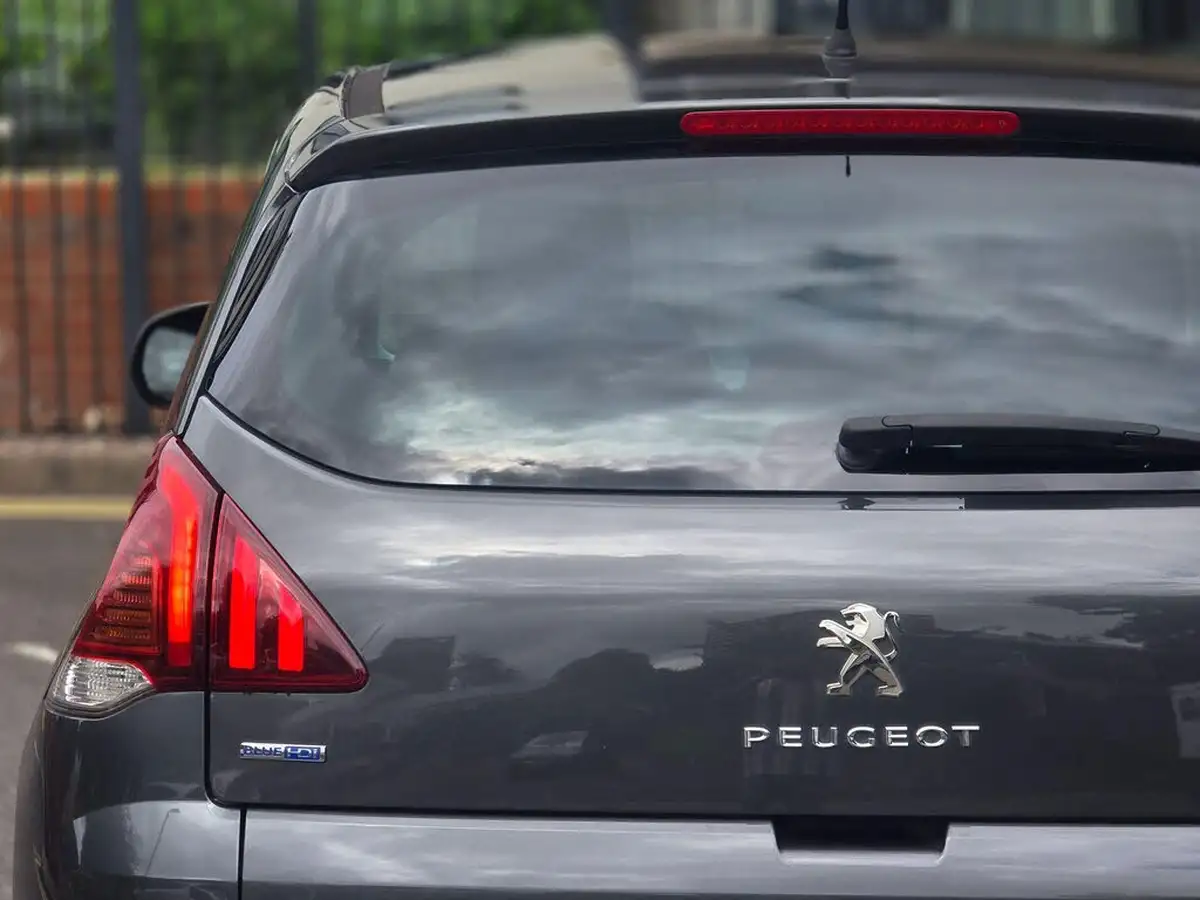 2016-peugeot-3008-crossover-16bluehdi-allure-big-20