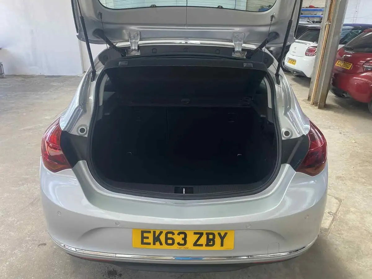 2013-vauxhall-astra-16-sri-vvt-16v-115ps-hatchback-auto-big-11
