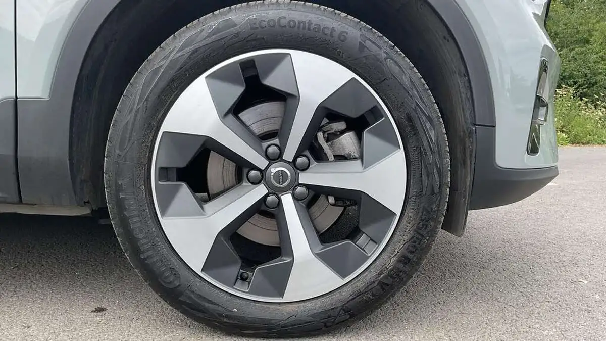 2024-volvo-xc40-20-b4-plus-big-8