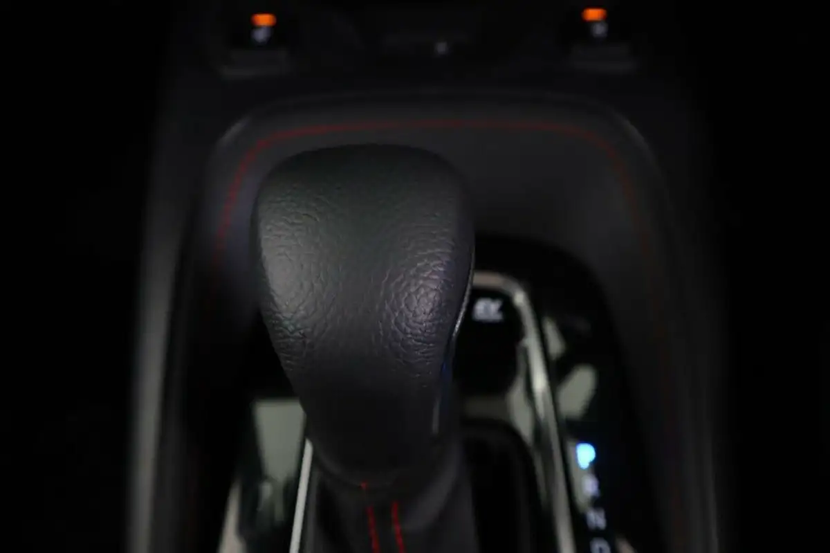 2023-toyota-corolla-18-vvt-i-gr-sport-138bhp-hatchback-big-13