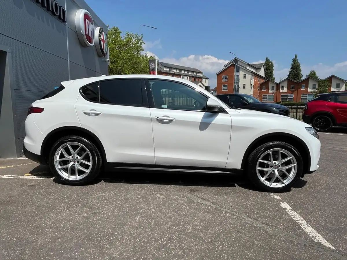 2019-alfa-romeo-stelvio-20-milano-big-1