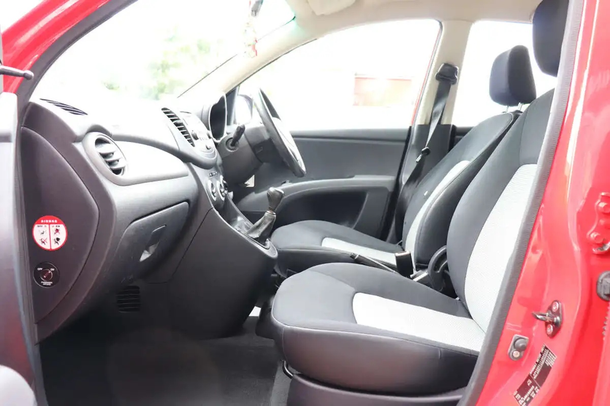 2009-hyundai-i10-12-classic-big-24