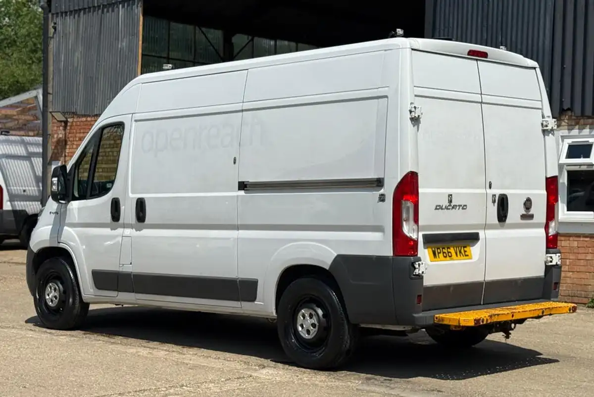 2017-fiat-ducato-20td-35-lh2-panel-big-6