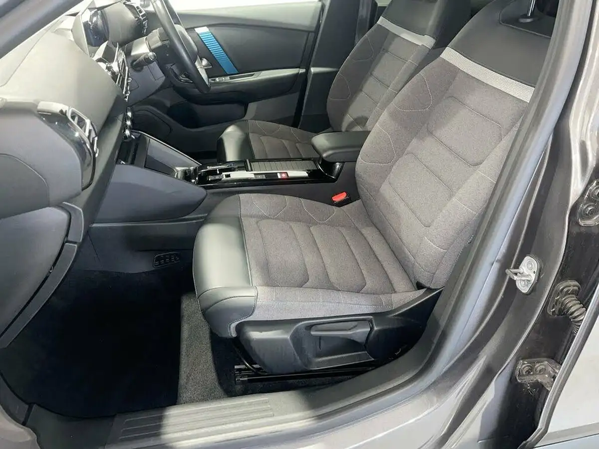 2022-citroen-c4-e-shine-big-15