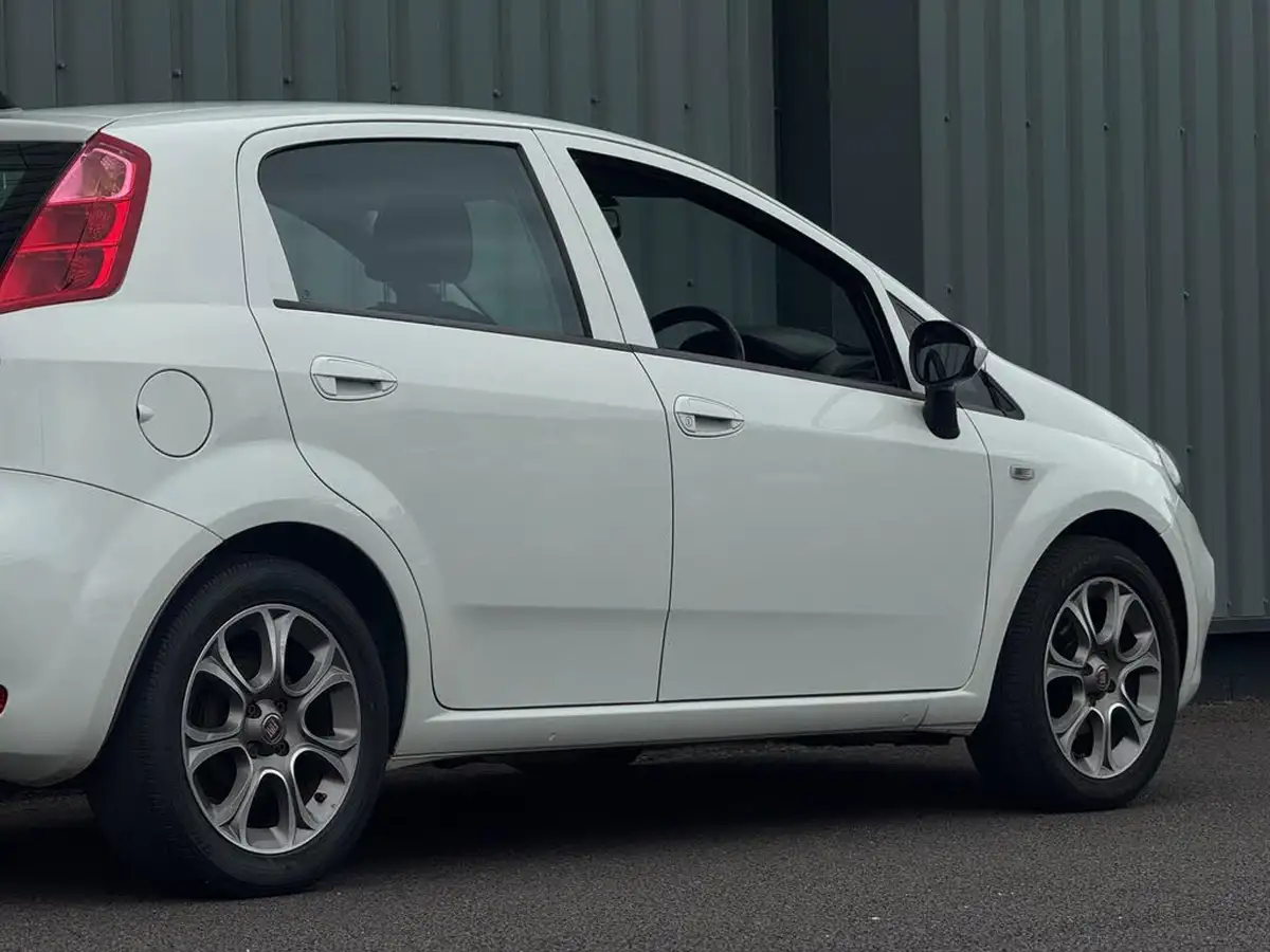 2016-fiat-punto-14-easy-5d-big-6
