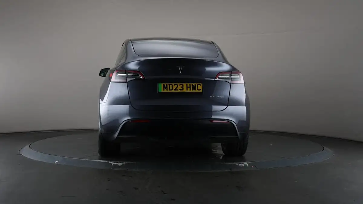 2023-tesla-model-y-e-long-range-big-36