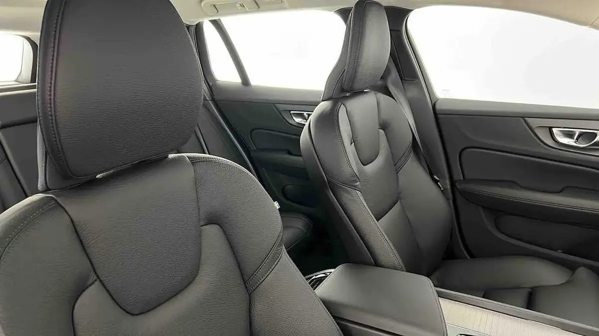 2025-volvo-v60-20-b4-plus-station-wagon-big-32