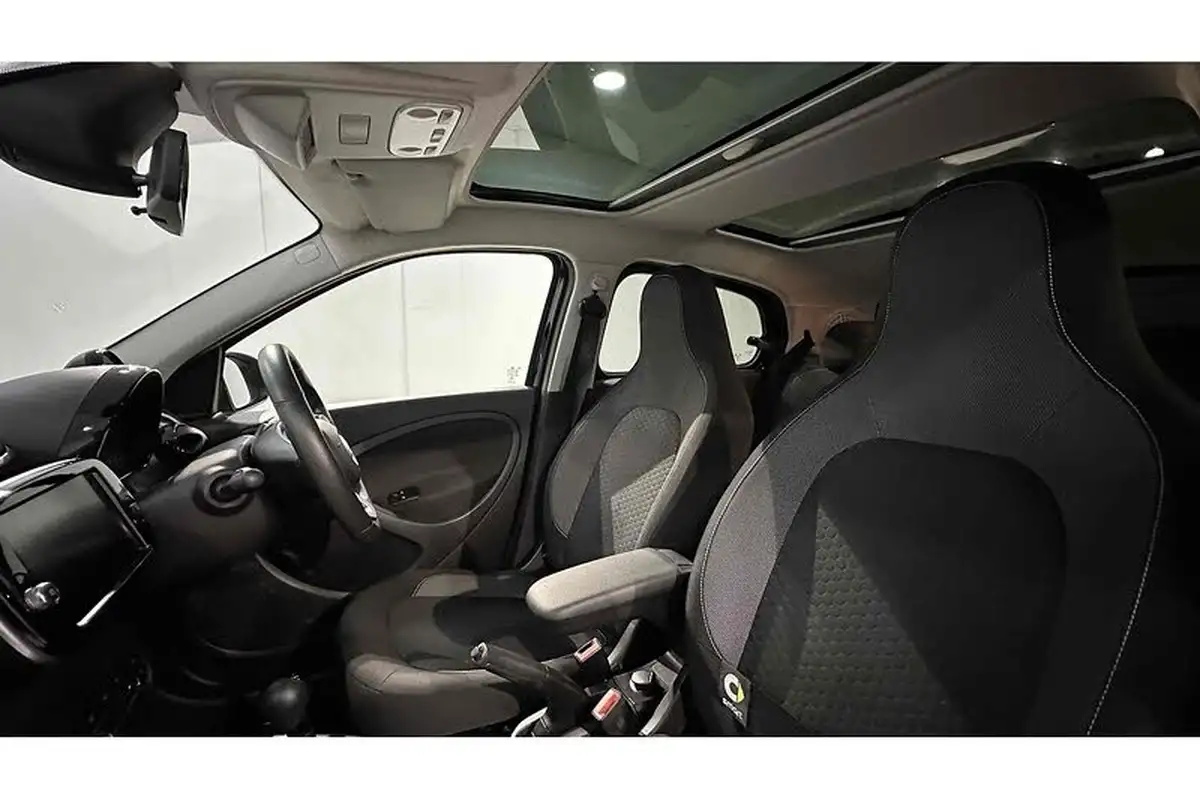 2021-smart-forfour-eq-premium-big-21