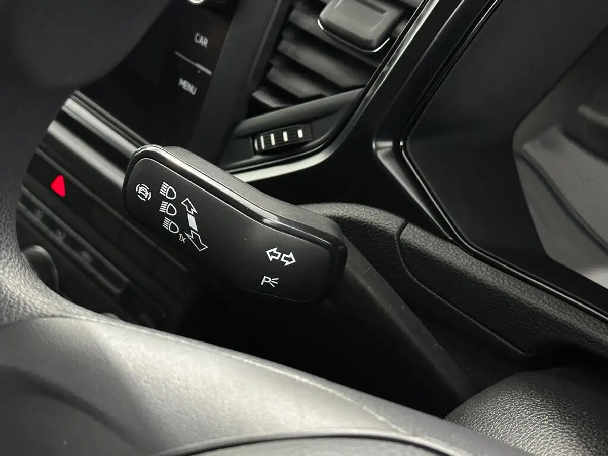 2021-volkswagen-t-roc-20tdi-s-big-12