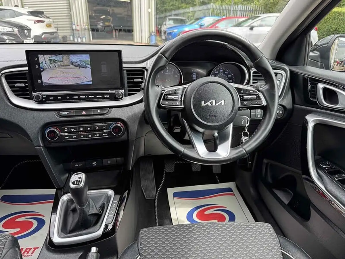 2022-kia-ceed-15-t-gdi-3-hatchback-big-25