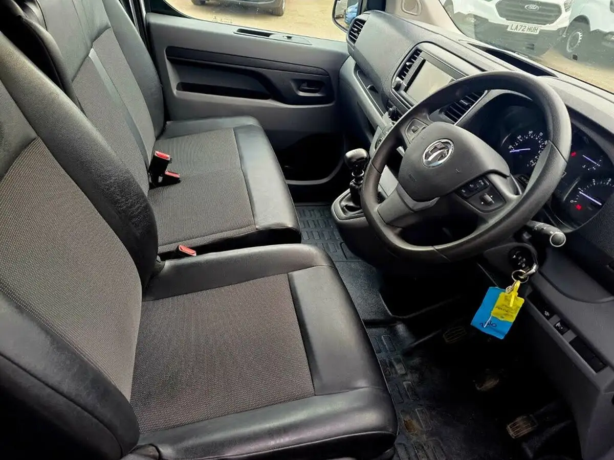 2019-vauxhall-vivaro-15td-2900-l2h1-dynamic-big-13